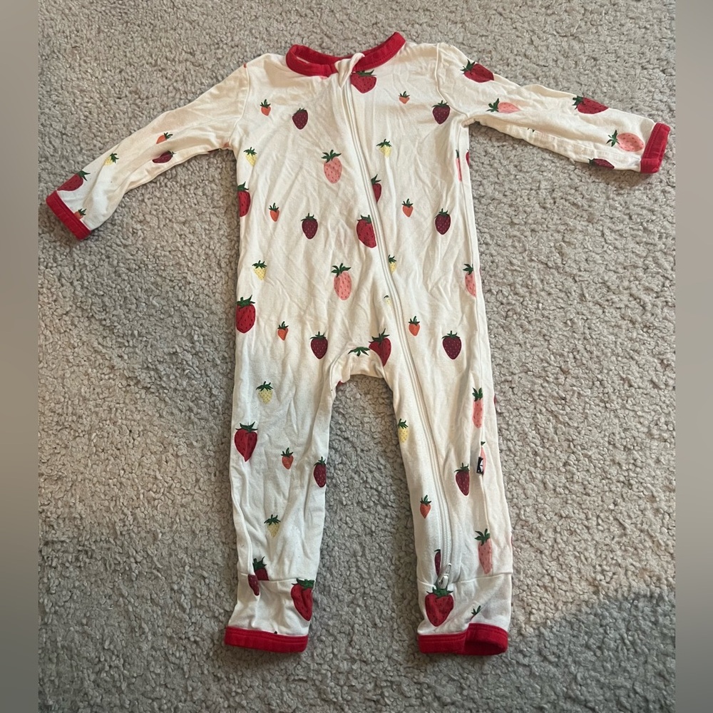 Kyte Baby Strawberry Bamboo Zipper Sleeper 6–12 Months - Picture 1 of 4